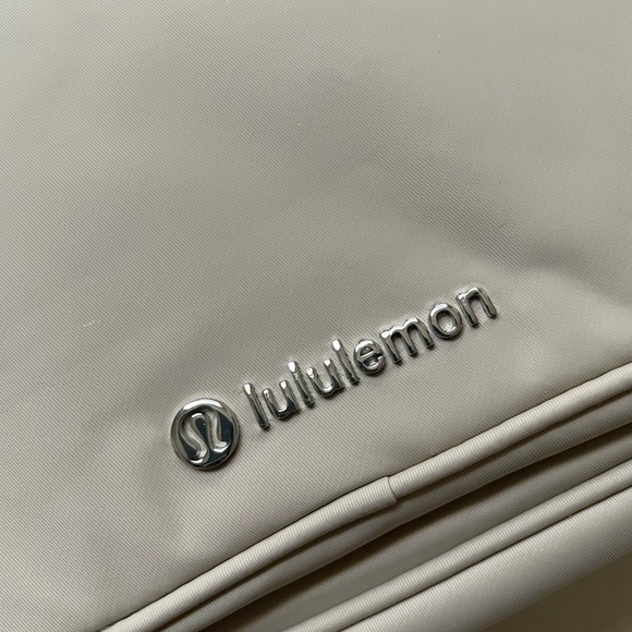 Lululemon Crossbody with Nano Pouch 2L - Trench - Picture 4 of 16